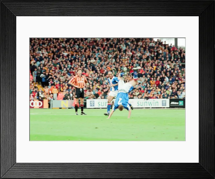 Framed Print : Bradford 2-2 Middlesbrough, League Division One match at Valley Parade Framed Print : Bradford 2-2 Middlesbrough, League Division One match at Valley Parade