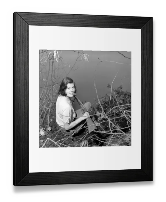 Framed Print : Gwendolen Tulley poses with her rifle as she enjoys a shooting holiday, 1956