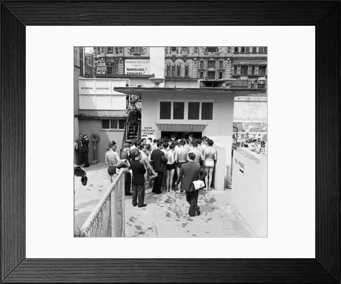 Framed Print : Hot Weather Scenes, Oasis Swimming Pool, Holborn, London, 12th May 1954 Framed Print : Hot Weather Scenes, Oasis Swimming Pool, Holborn, London, 12th May 1954