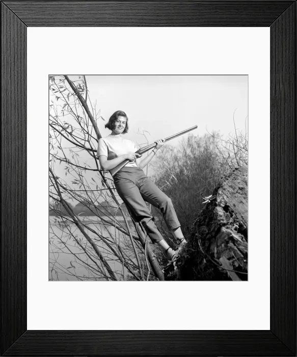 Framed Print : Gwendolen Tulley poses with her rifle as she enjoys a shooting holiday, 1956