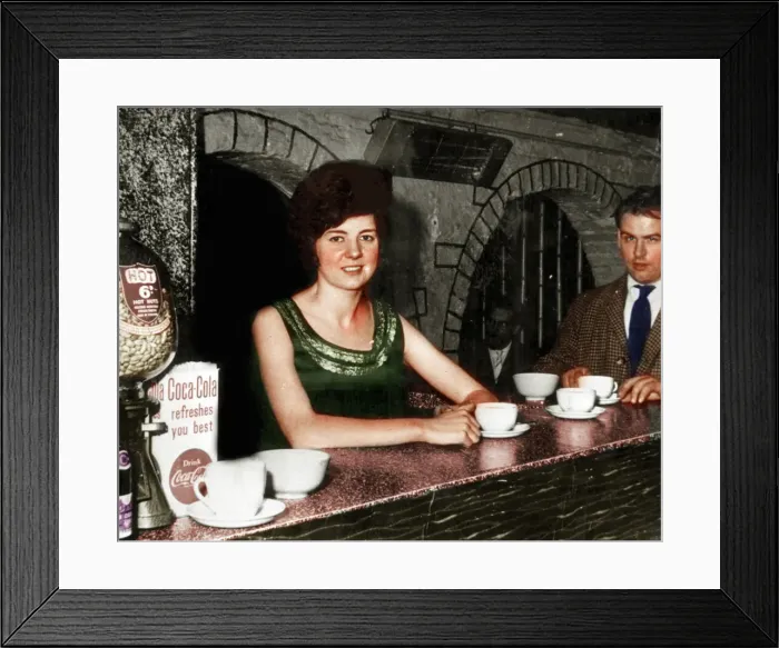 Framed Print : Cilla Black at the Cavern Club, Liverpool in the early 1960s Circa 1963 Framed Print : Cilla Black at the Cavern Club, Liverpool in the early 1960s Circa 1963