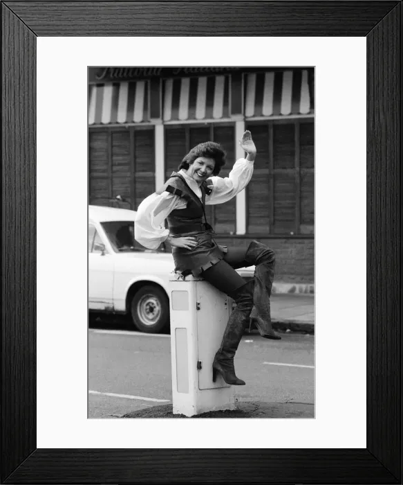 Framed Print : Cilla Black outside the Birmingham Hippodrome theatre, where she was performing in Framed Print : Cilla Black outside the Birmingham Hippodrome theatre, where she was performing in