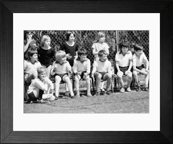 Framed Print : Sports Day at Keep Hatch Primary School, Wokingham, July 1980 Framed Print : Sports Day at Keep Hatch Primary School, Wokingham, July 1980