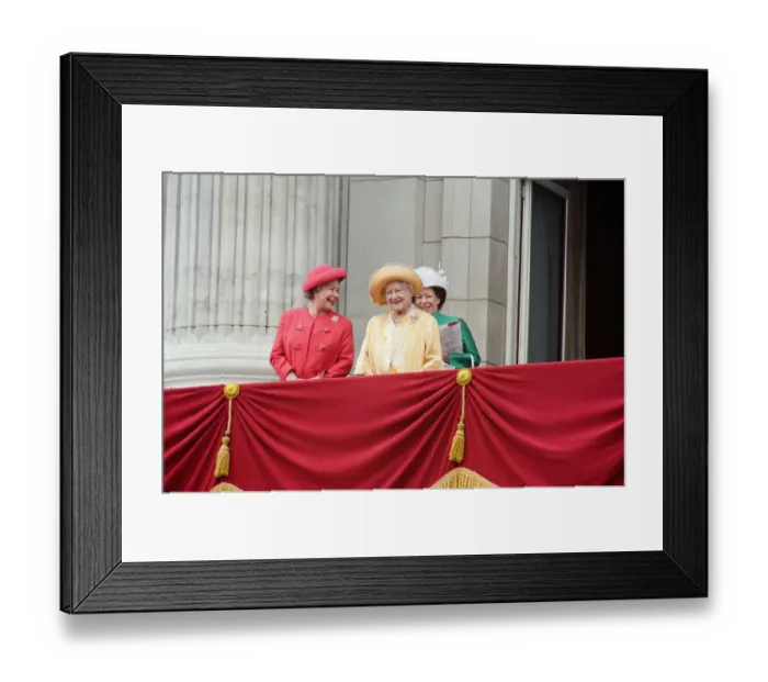 Framed Print : Queen Elizabeth II, Queen Mother & Princess Margaret on the balcony of Buckingham Palace Framed Print : Queen Elizabeth II, Queen Mother & Princess Margaret on the balcony of Buckingham Palace