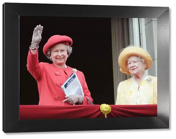 Queen Elizabeth II and the Queen Mother on the balcony of Buckingham Palace