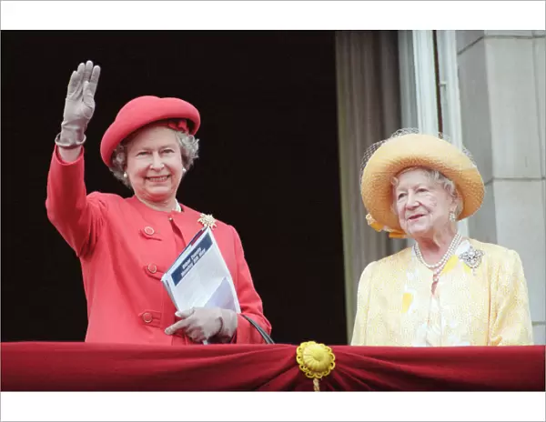 Queen Elizabeth II and the Queen Mother on the balcony of Buckingham Palace