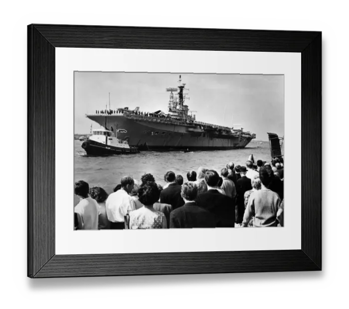 Framed Print : The aircraft carrier HMS Centaur arriving at Prince Framed Print : The aircraft carrier HMS Centaur arriving at Prince