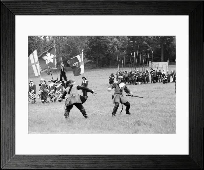 Framed Print : The Siege of Reading, 1643, Tilehurst. English Civil War, re-enactment Framed Print : The Siege of Reading, 1643, Tilehurst. English Civil War, re-enactment