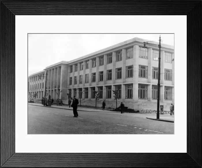 Framed Print : New University Union Building at Manchester University. 23rd October 1957 Framed Print : New University Union Building at Manchester University. 23rd October 1957