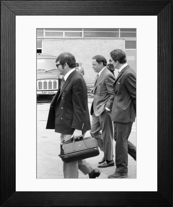 Framed Print : Frank Sinatra, pictured at London Gatwick Airport heading for Nice Framed Print : Frank Sinatra, pictured at London Gatwick Airport heading for Nice