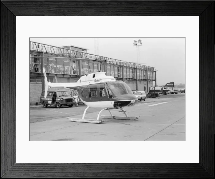 Framed Print : Frank Sinatra, pictured at London Gatwick Airport heading for Nice Framed Print : Frank Sinatra, pictured at London Gatwick Airport heading for Nice