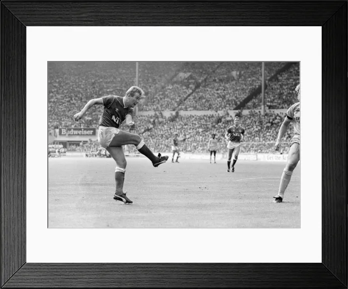 Framed Print : Everton 1-0 Coventry, Charity Shield football match at Wembley Stadium, London Framed Print : Everton 1-0 Coventry, Charity Shield football match at Wembley Stadium, London