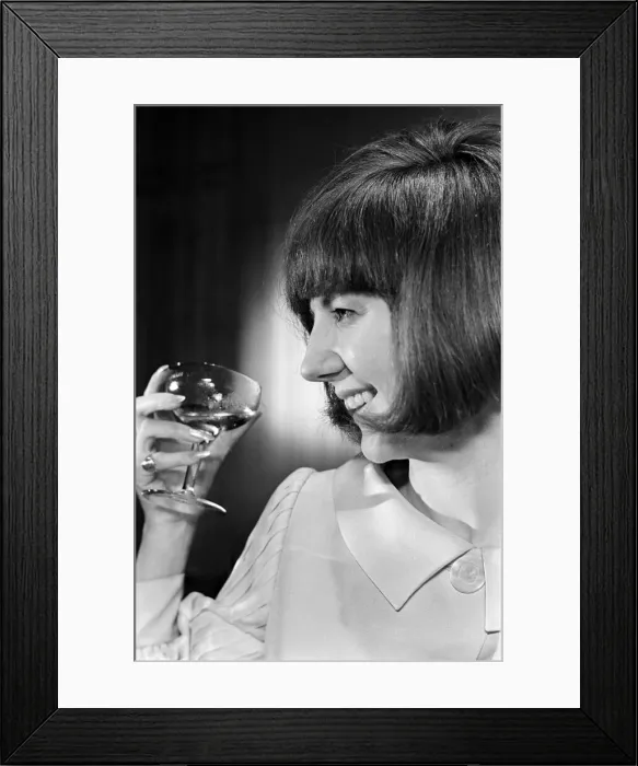 Framed Print : Cilla Black, at her 21st birthday party. 27th May 1964 Framed Print : Cilla Black, at her 21st birthday party. 27th May 1964