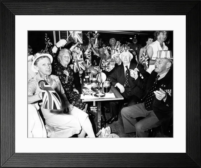 Framed Print : VJ Day 40th Anniversary celebrations in Coventry. 22nd August 1985 Framed Print : VJ Day 40th Anniversary celebrations in Coventry. 22nd August 1985