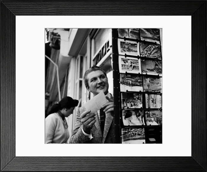 Framed Print : Liberace during his visit to Southampton. 25th September 1956 Framed Print : Liberace during his visit to Southampton. 25th September 1956