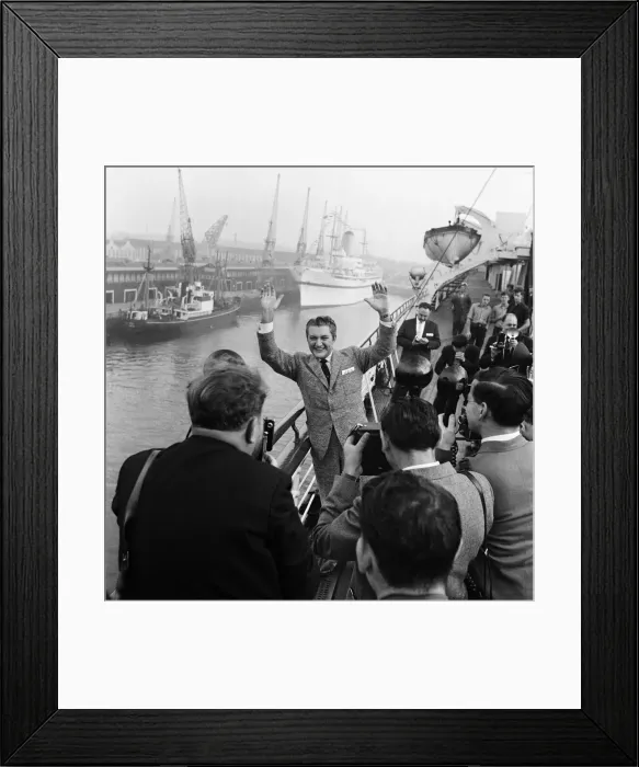 Framed Print : Liberace during his visit to Southampton. 25th September 1956 Framed Print : Liberace during his visit to Southampton. 25th September 1956