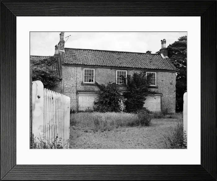 Framed Print : East Hambleton, the 18th Century farmhouse at Nunthorpe Station Framed Print : East Hambleton, the 18th Century farmhouse at Nunthorpe Station