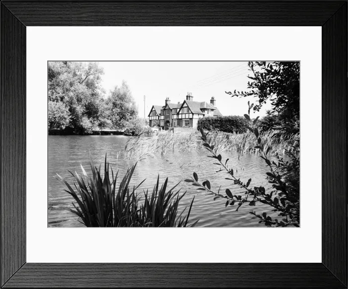 Framed Print : Village of Sherfield on Loddon, North Hampshire, August 1980