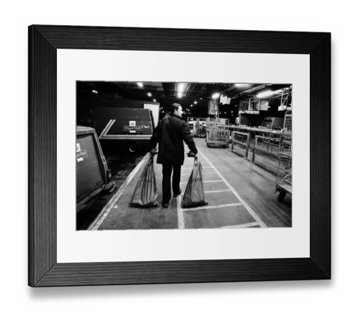 Framed Print : Post office workers sorting the Christmas mail at Coventry Sorting Office