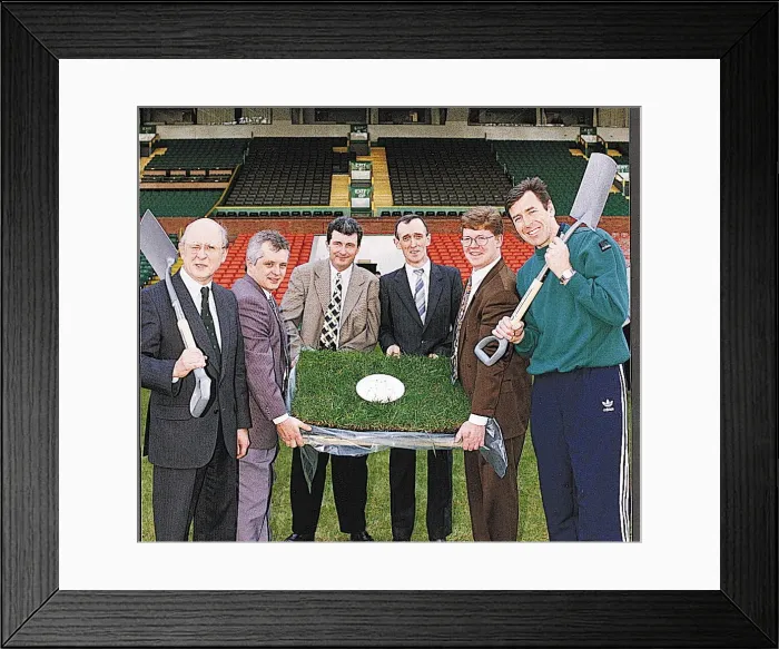 Framed Print : Fergus McCann and Pat Bonner turf Donegal Parkhead centre Celtic Framed Print : Fergus McCann and Pat Bonner turf Donegal Parkhead centre Celtic