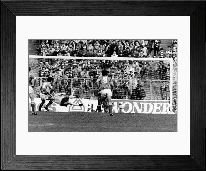 Framed Print : Scottish League Cup Final at Hampden Park. Rangers 3 v Celtic 2 Framed Print : Scottish League Cup Final at Hampden Park. Rangers 3 v Celtic 2