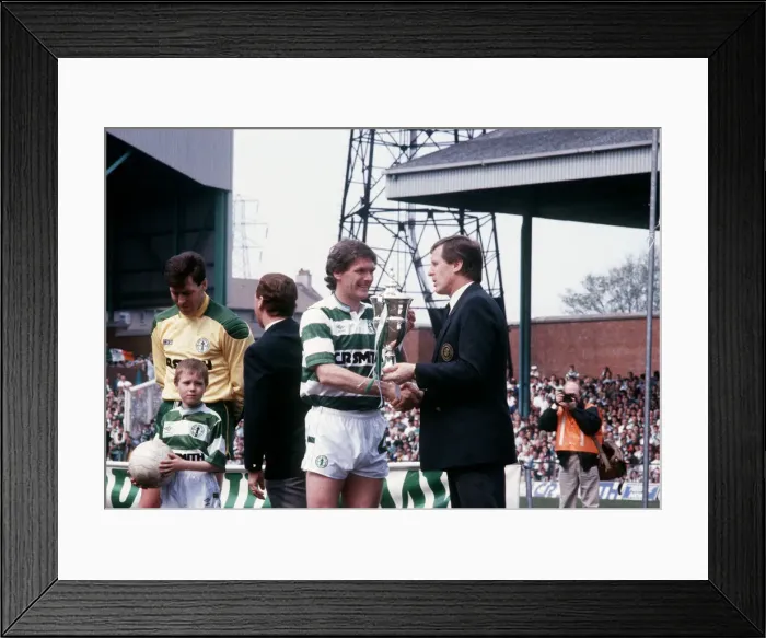 Framed Print : Roy Aitken and Billy McNeill of Celtic with the League Championship Trophy 1988 Framed Print : Roy Aitken and Billy McNeill of Celtic with the League Championship Trophy 1988