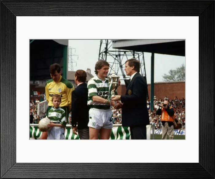 Framed Print : Roy Aitken & Billy McNeill with trophy May 1988 Framed Print : Roy Aitken & Billy McNeill with trophy May 1988
