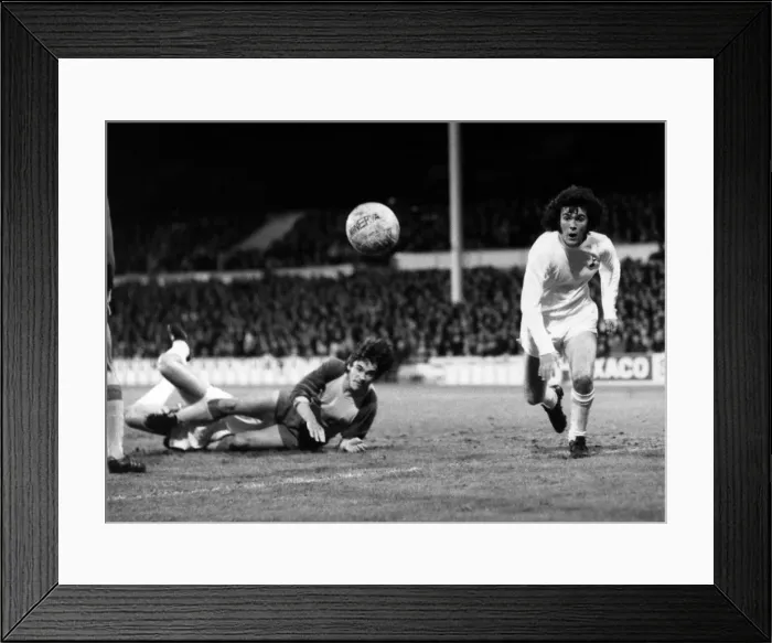 Framed Print : Tottenham Hotspur 2-0 Lokomotive Leipzig, UEFA Cup semi final 2nd leg Framed Print : Tottenham Hotspur 2-0 Lokomotive Leipzig, UEFA Cup semi final 2nd leg