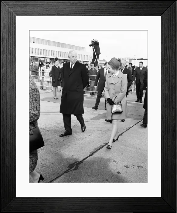 Framed Print : The Queen and Princess Anne, pictured at London Heathrow Airport, 2nd March 1970 Framed Print : The Queen and Princess Anne, pictured at London Heathrow Airport, 2nd March 1970
