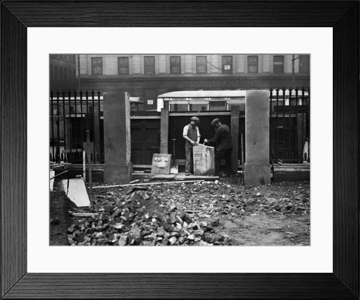 Framed Print : Stonemasons at work in Manchester. 15th March 1932 Framed Print : Stonemasons at work in Manchester. 15th March 1932