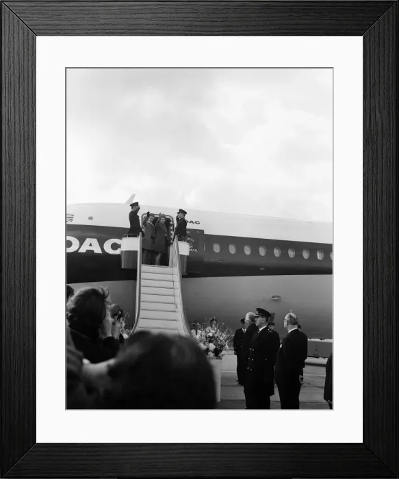Framed Print : The Queen and Princess Anne, pictured at London Heathrow Airport, 2nd March 1970 Framed Print : The Queen and Princess Anne, pictured at London Heathrow Airport, 2nd March 1970