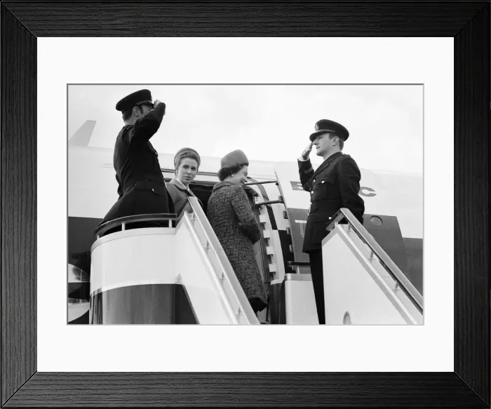 Framed Print : The Queen and Princess Anne, pictured at London Heathrow Airport, 2nd March 1970