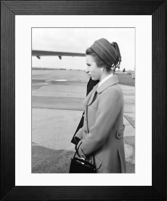 Framed Print : The Queen and Princess Anne, pictured at London Heathrow Airport, 2nd March 1970