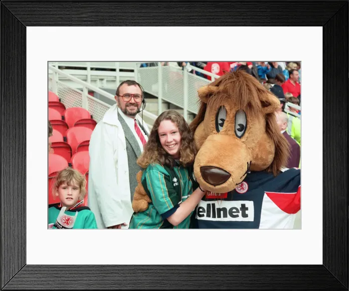 Framed Print : Chelsea 2 - 0 Middlesbrough, Premier League match held at the Cellnet Stadium Framed Print : Chelsea 2 - 0 Middlesbrough, Premier League match held at the Cellnet Stadium