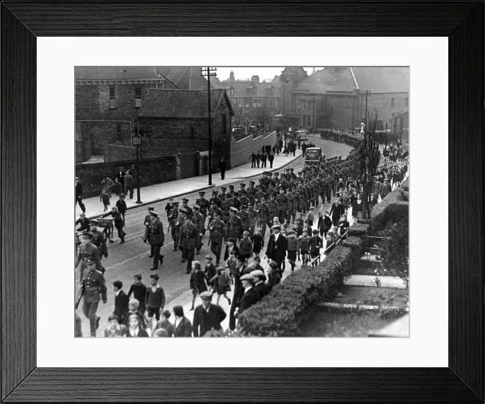 Framed Print : The march of 700 Territorial troops in a recruiting drive, last night Framed Print : The march of 700 Territorial troops in a recruiting drive, last night