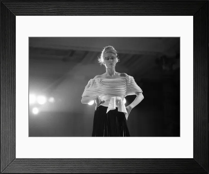 Framed Print : Zandra Rhodes Fashion Show, Olympia, London, October 1980 Framed Print : Zandra Rhodes Fashion Show, Olympia, London, October 1980