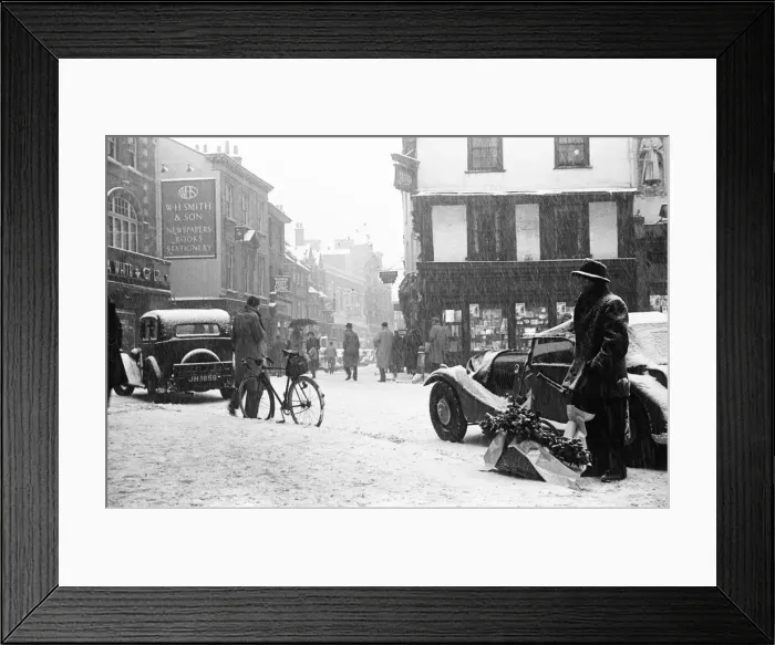 Framed Print : Shoppers seen here at Kingston braving the snow. January 1939 Framed Print : Shoppers seen here at Kingston braving the snow. January 1939