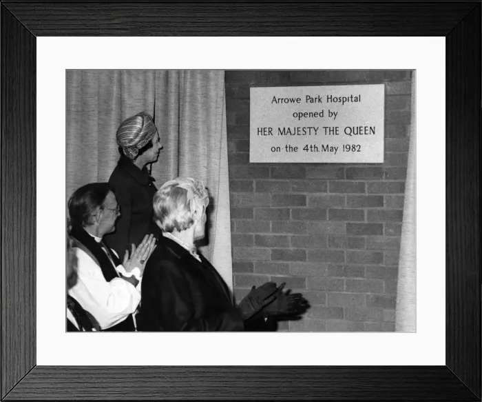 Framed Print : Queen Elizabeth II, in Liverpool, unveiling a plaque to commemorate the opening of Framed Print : Queen Elizabeth II, in Liverpool, unveiling a plaque to commemorate the opening of