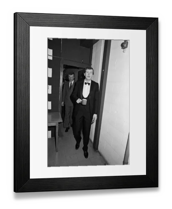 Framed Print : Steve Davis relaxes after his match with a cup of tea at the Crucible, Sheffield Framed Print : Steve Davis relaxes after his match with a cup of tea at the Crucible, Sheffield