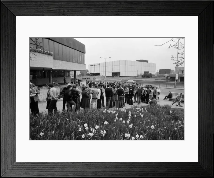 Framed Print : Embassy World Professional Snooker Championship at The Crucible, Sheffield Framed Print : Embassy World Professional Snooker Championship at The Crucible, Sheffield