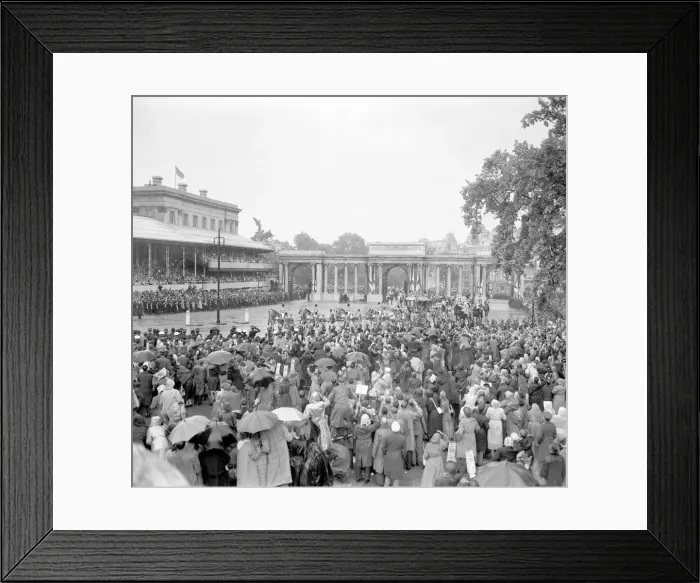 Framed Print : Queen Elizabeth Coronation II June 1953 The Royal Coach carrying Queen Elizabeth II