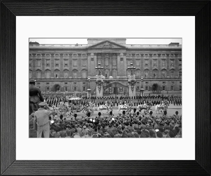 Framed Print : Queen Elizabeth Coronation II June 1953 The royal coach carrying Queen Elizabeth II Framed Print : Queen Elizabeth Coronation II June 1953 The royal coach carrying Queen Elizabeth II