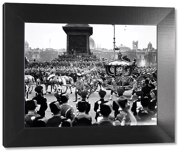 Coronation 1953 of Queen Elizabeth II passes through Trafalgar Square