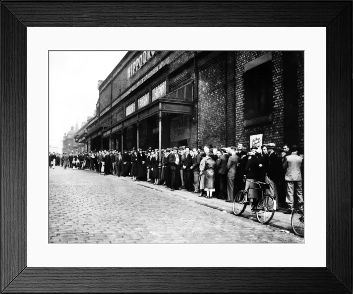 Framed Print : Before 5. 30am, a queue of applicants for 30 jobs at Queens Park Hippodrome Framed Print : Before 5. 30am, a queue of applicants for 30 jobs at Queens Park Hippodrome