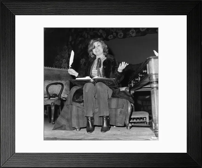 Framed Print : Prunella Scales stars in An Evening With Queen Victoria Framed Print : Prunella Scales stars in An Evening With Queen Victoria