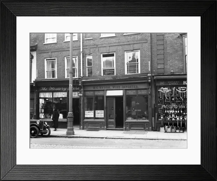 Framed Print : Uxbridge, High Street circa 1932 Framed Print : Uxbridge, High Street circa 1932