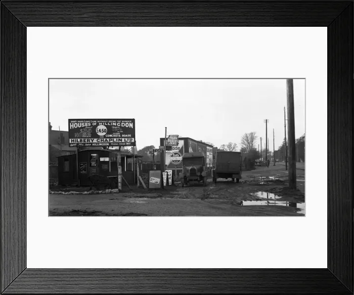 Framed Print : Hillingdon, Uxbridge Road, Caf? opposite top of Long Lane. 1932