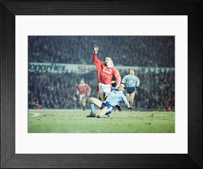 Framed Print : Man United 2-1 Middlesbrough, League Cup match at Old Trafford, Wednesday 11th March 1992 Framed Print : Man United 2-1 Middlesbrough, League Cup match at Old Trafford, Wednesday 11th March 1992