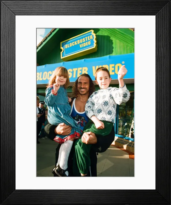 Framed Print : Wolf from Gladiators opening the new Blockbuster Video in Reading. 6th November 1994