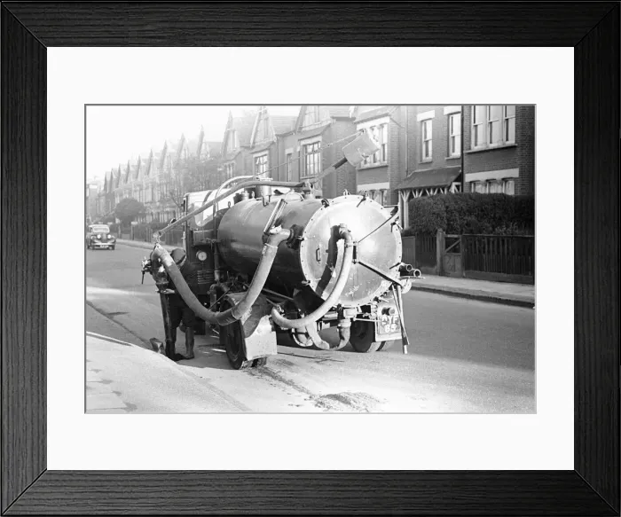 Framed Print : A Kingston Upon Thames council worker seen here cleansing the gullys and sewers Framed Print : A Kingston Upon Thames council worker seen here cleansing the gullys and sewers
